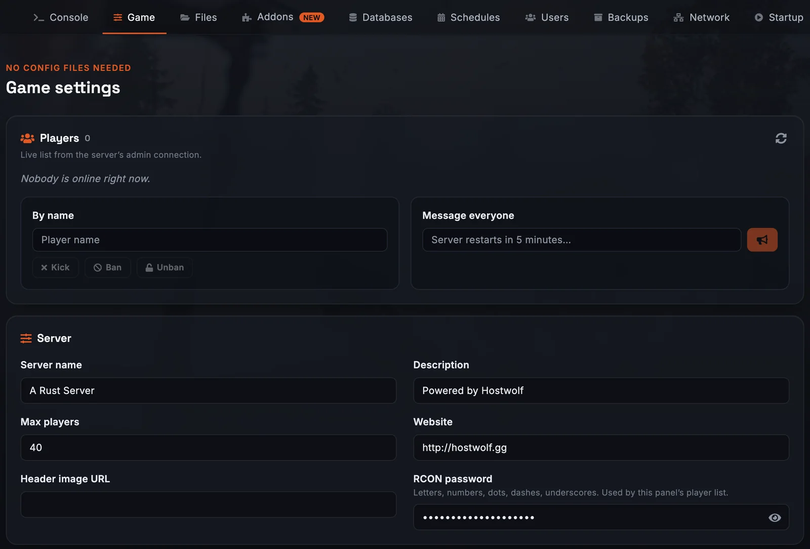 Page des paramètres du jeu dans le panneau Hostwolf, avec la liste des joueurs, une zone de message et des champs pour le nom du serveur, le nombre maximal de joueurs et la description